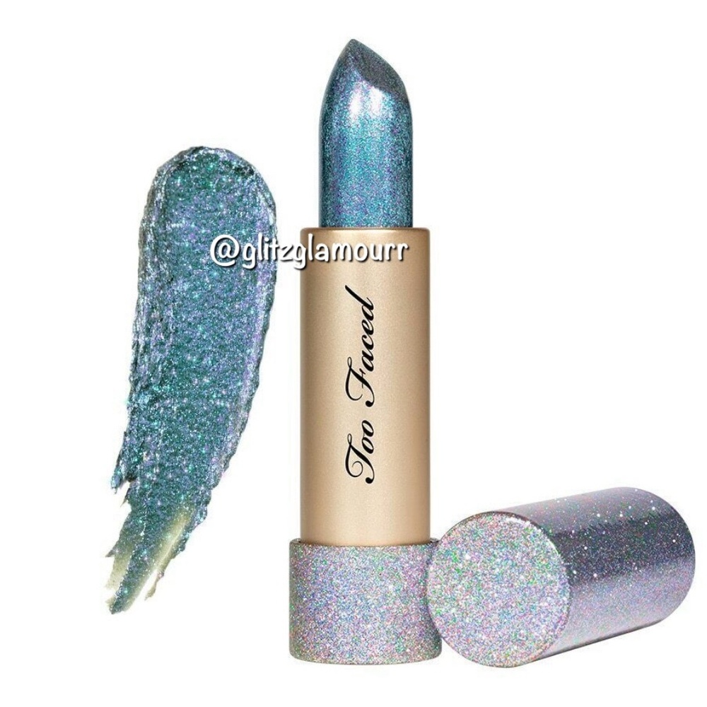 ✨Too Faced Throwback Lipstick - Cheers to 20 Years Collection✨